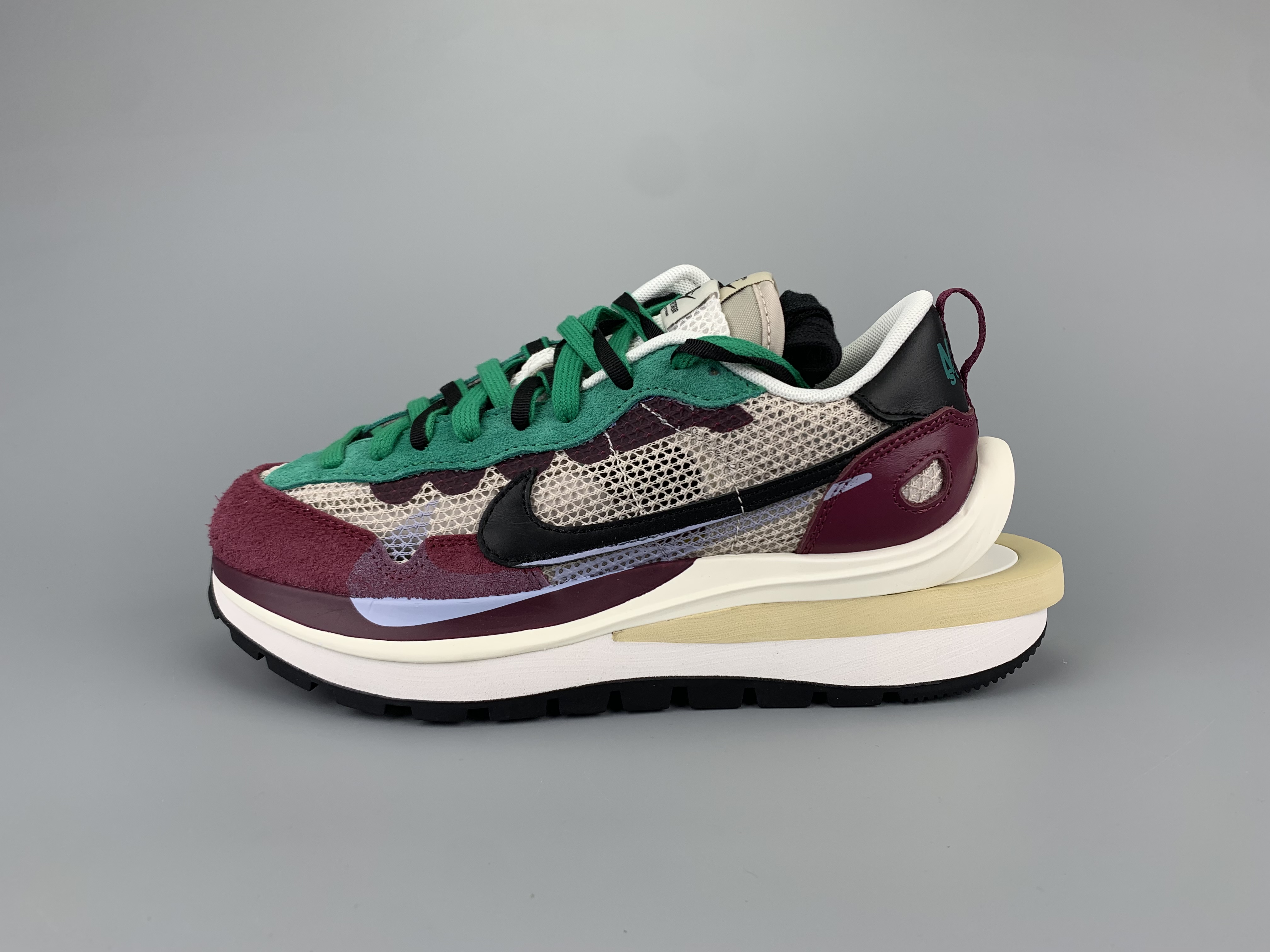 2020 Nike Sacai Wine Red Green Black White Running Shoes For Women - Click Image to Close